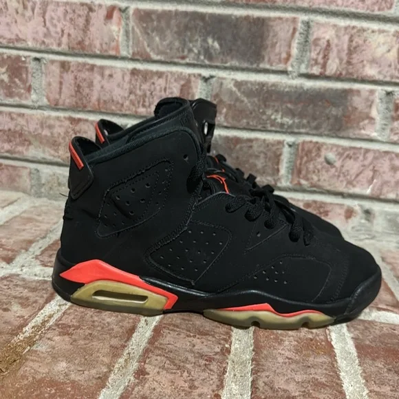 Kids Jordan 6 retro “infrared” size 5.5y - Picture 2 of 11